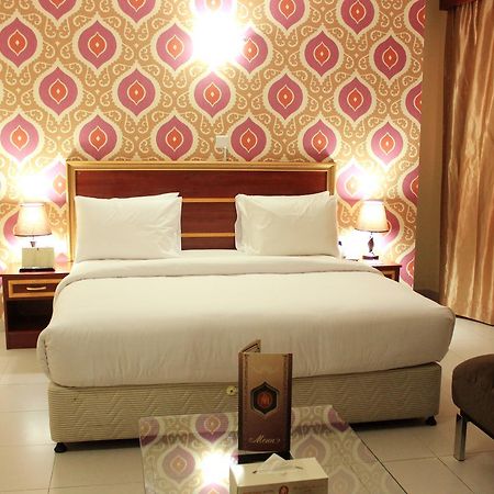 Montreal Naif Hotel Dubai Buitenkant foto