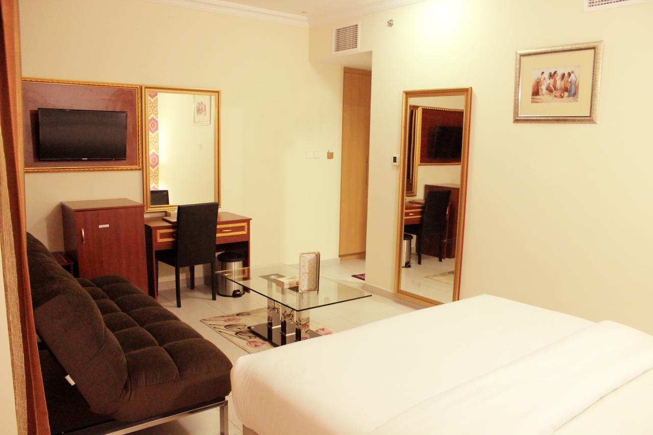 Montreal Naif Hotel Dubai Buitenkant foto