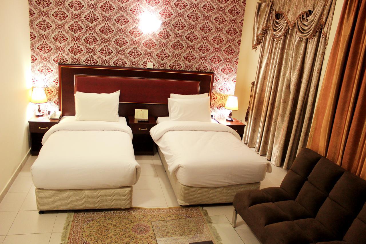 Montreal Naif Hotel Dubai Buitenkant foto