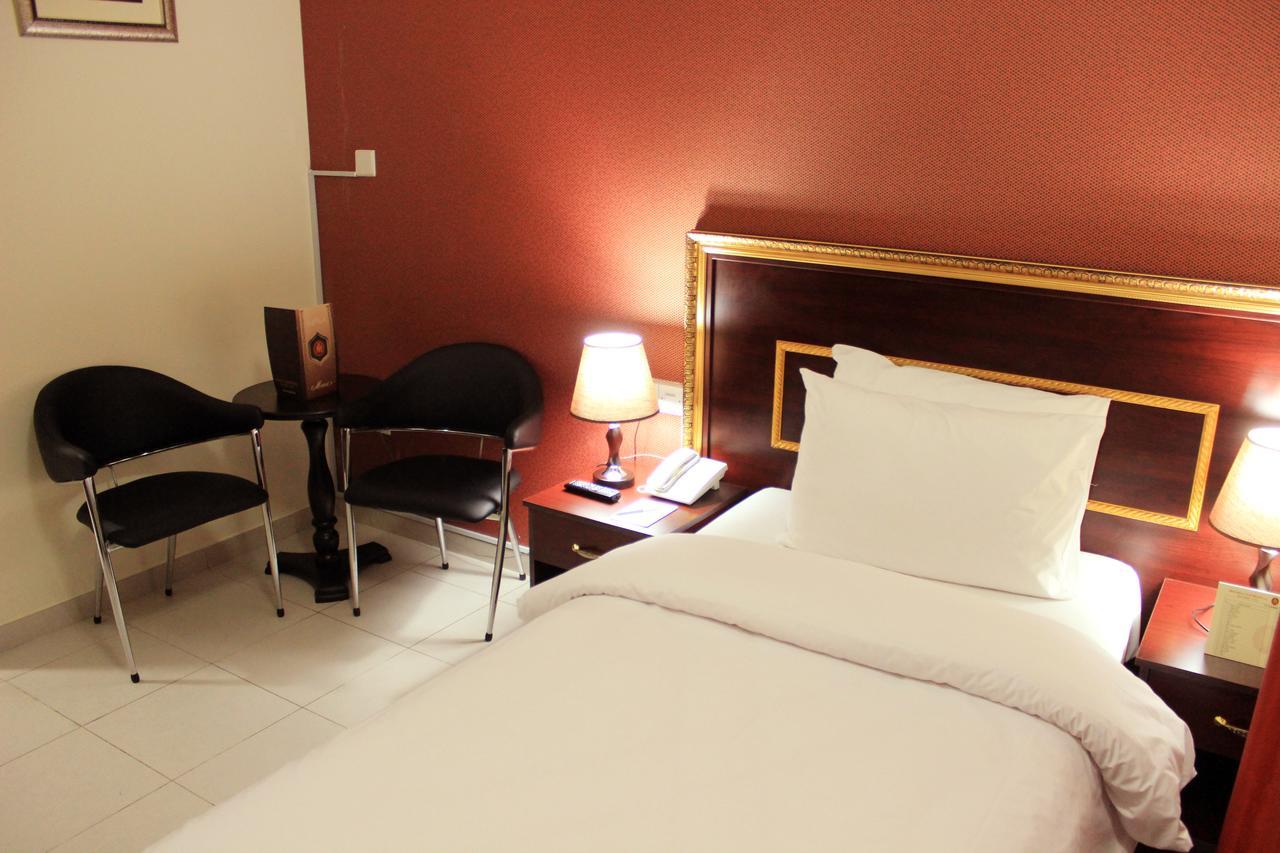 Montreal Naif Hotel Dubai Buitenkant foto