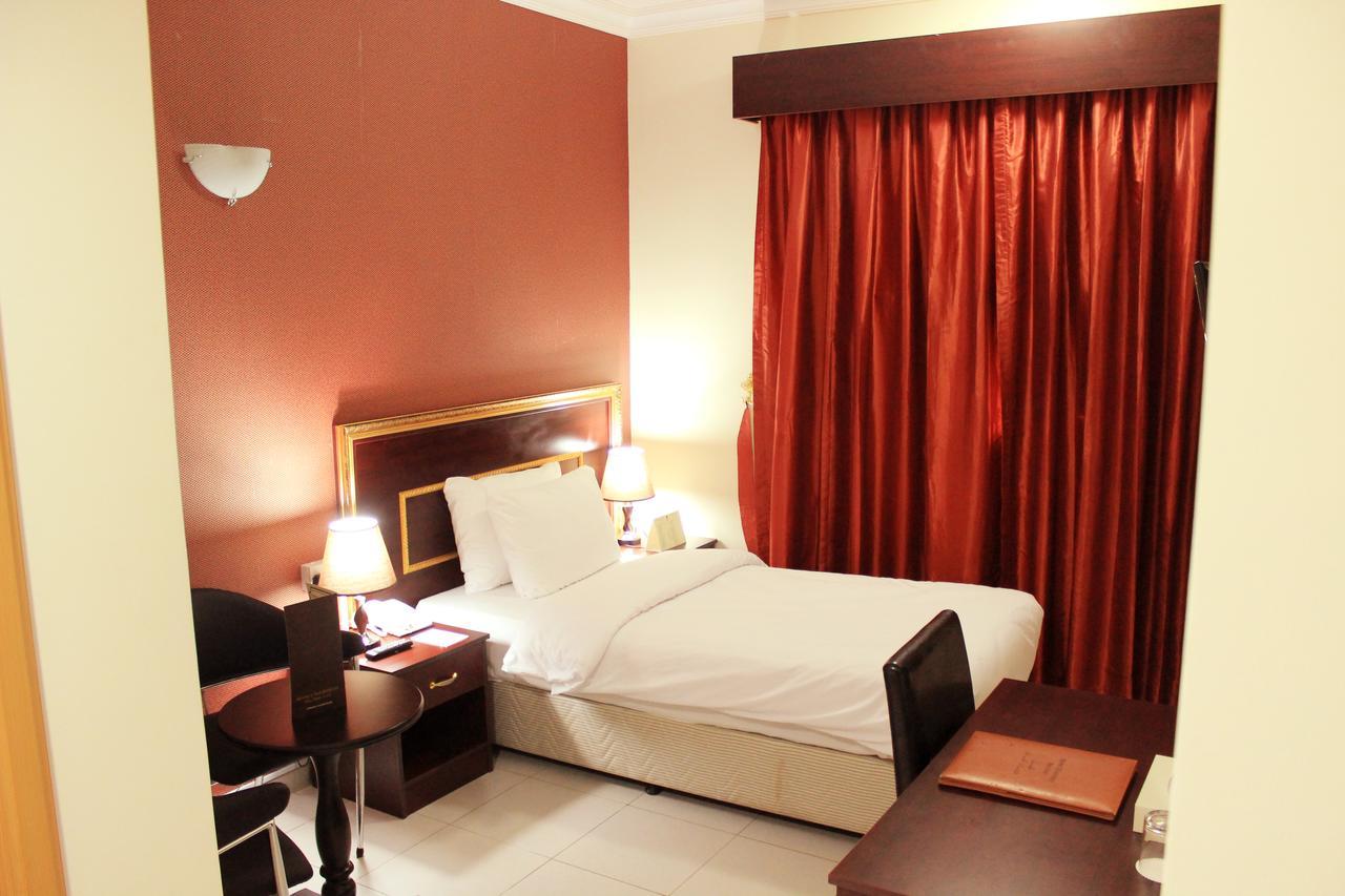 Montreal Naif Hotel Dubai Buitenkant foto