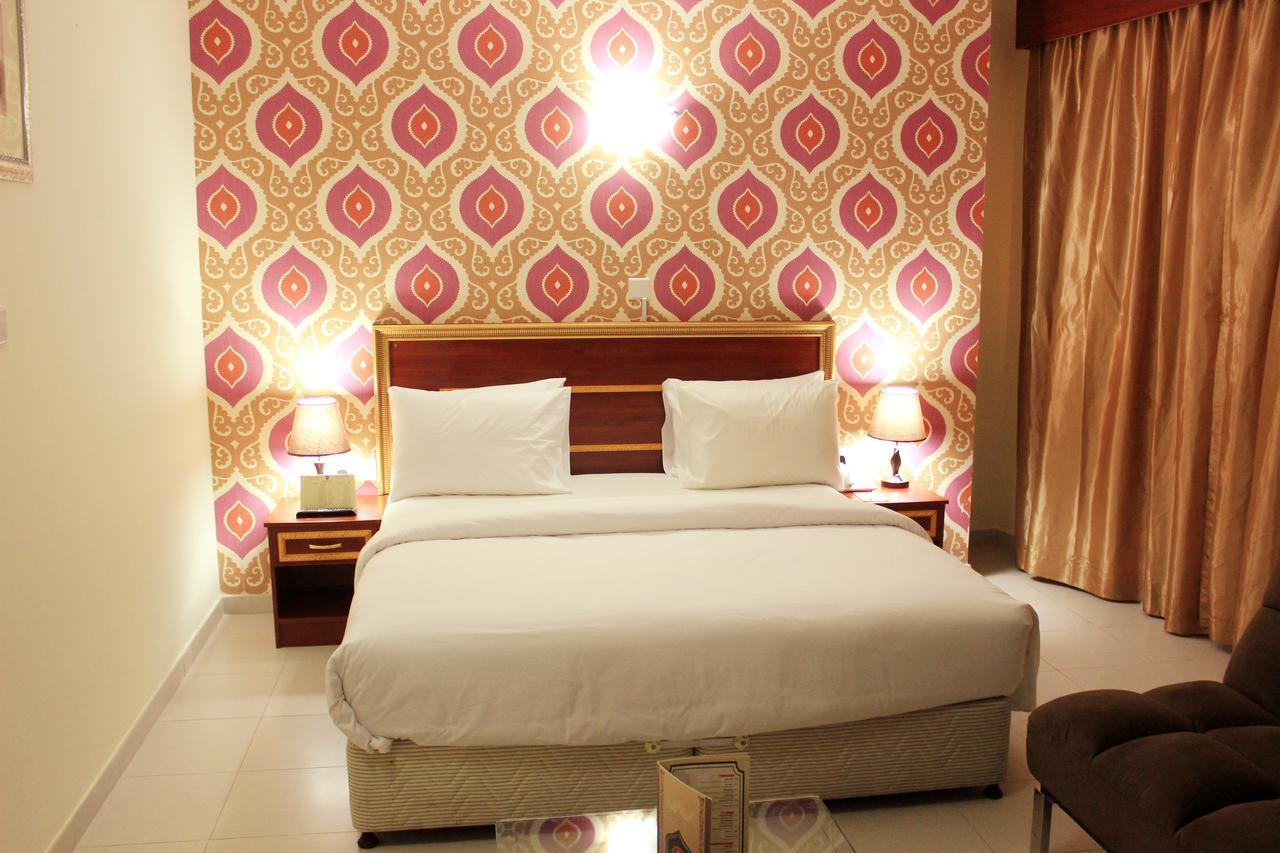 Montreal Naif Hotel Dubai Buitenkant foto