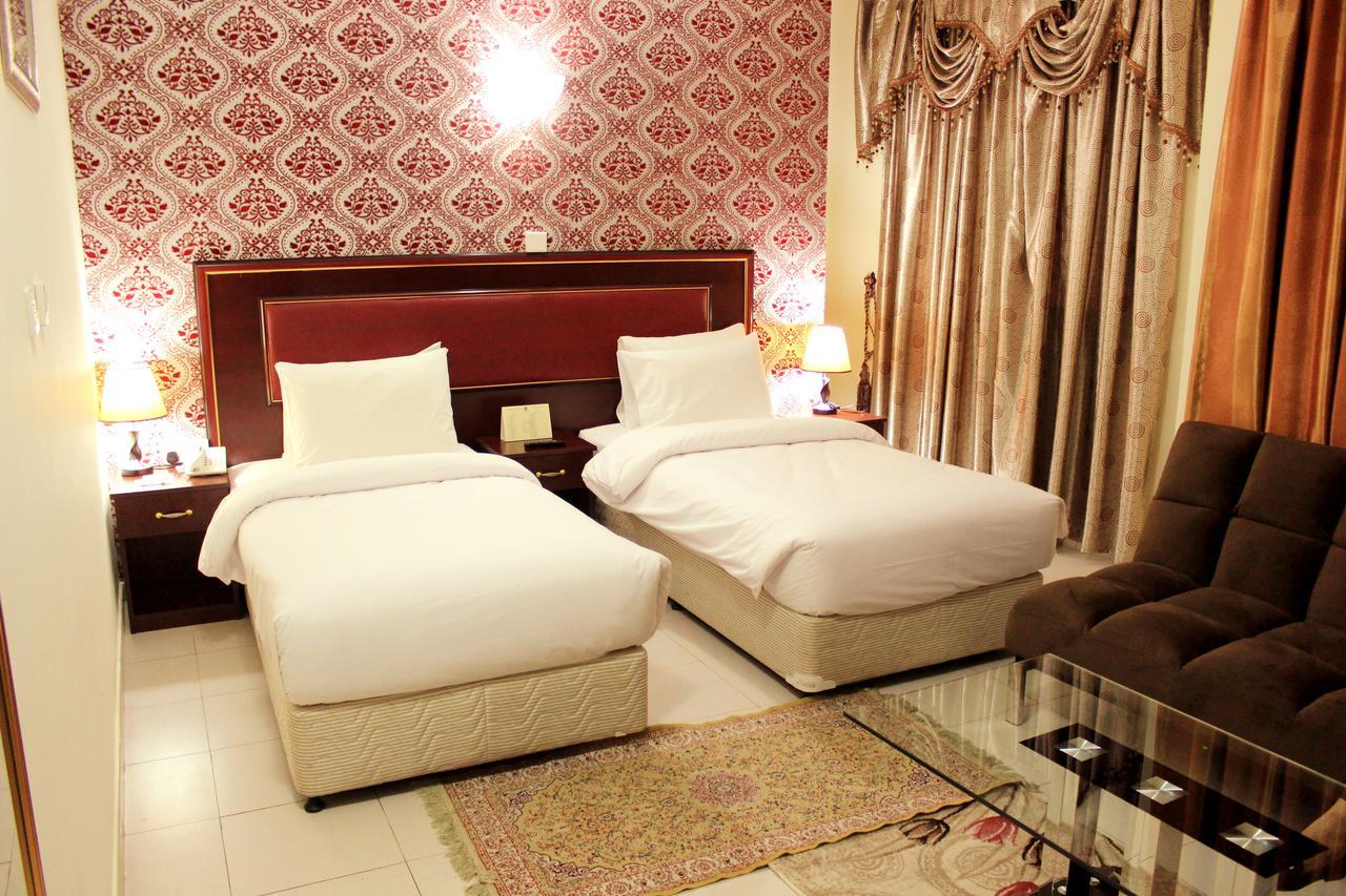 Montreal Naif Hotel Dubai Buitenkant foto