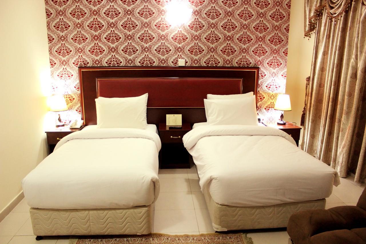 Montreal Naif Hotel Dubai Buitenkant foto