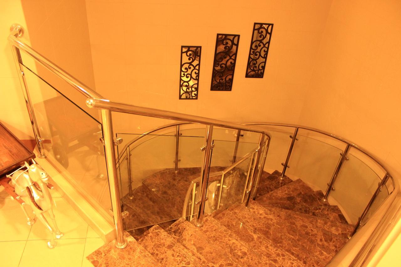 Montreal Naif Hotel Dubai Buitenkant foto