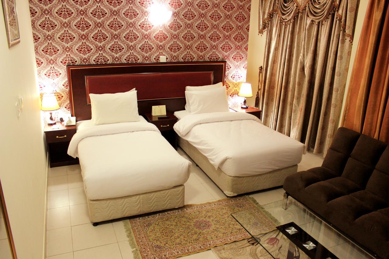 Montreal Naif Hotel Dubai Buitenkant foto