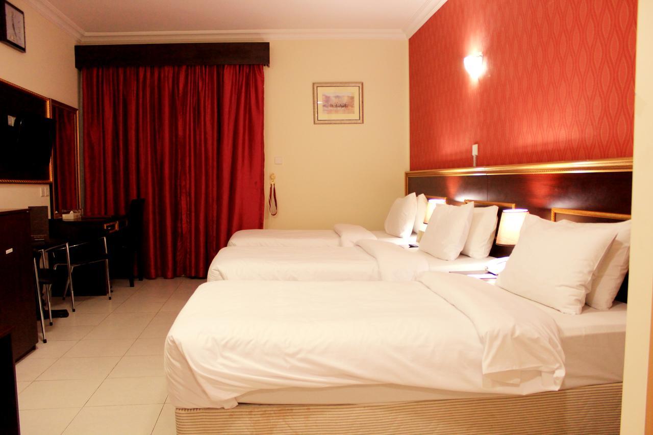 Montreal Naif Hotel Dubai Buitenkant foto