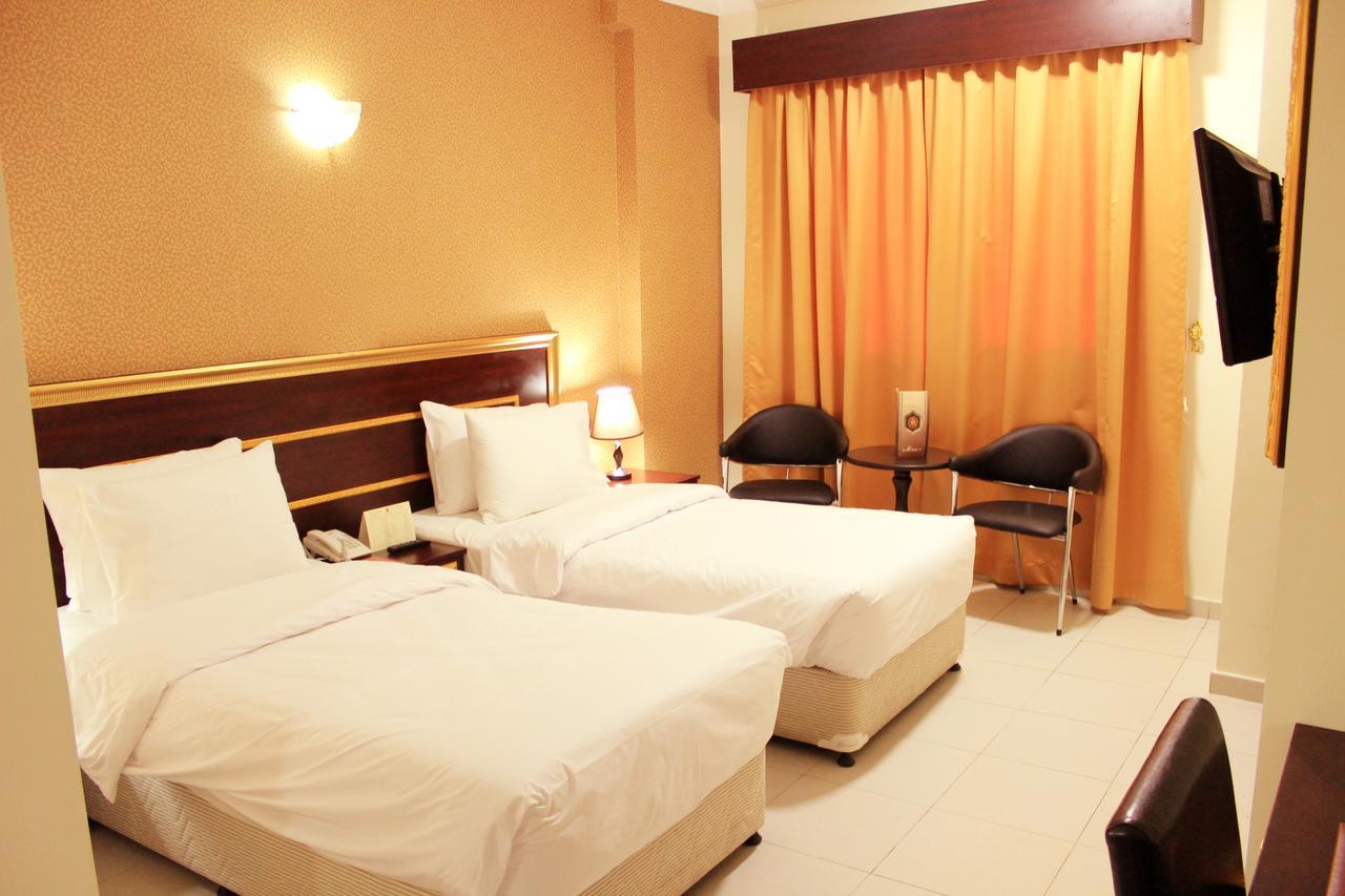 Montreal Naif Hotel Dubai Buitenkant foto
