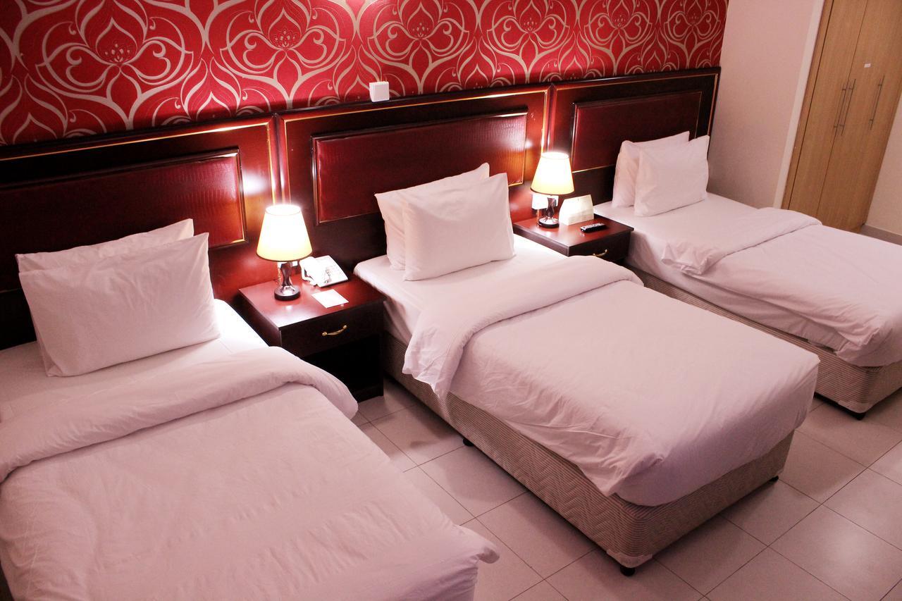 Montreal Naif Hotel Dubai Buitenkant foto