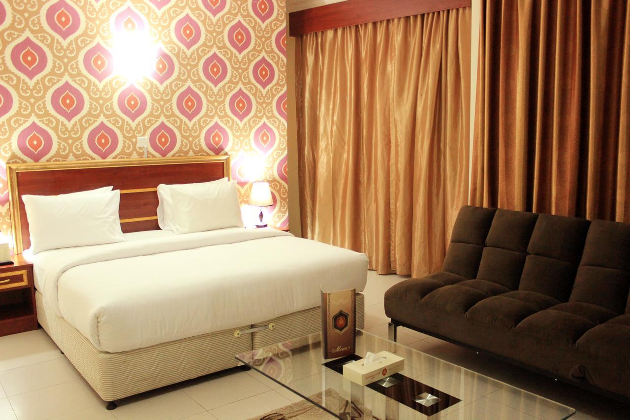 Montreal Naif Hotel Dubai Buitenkant foto