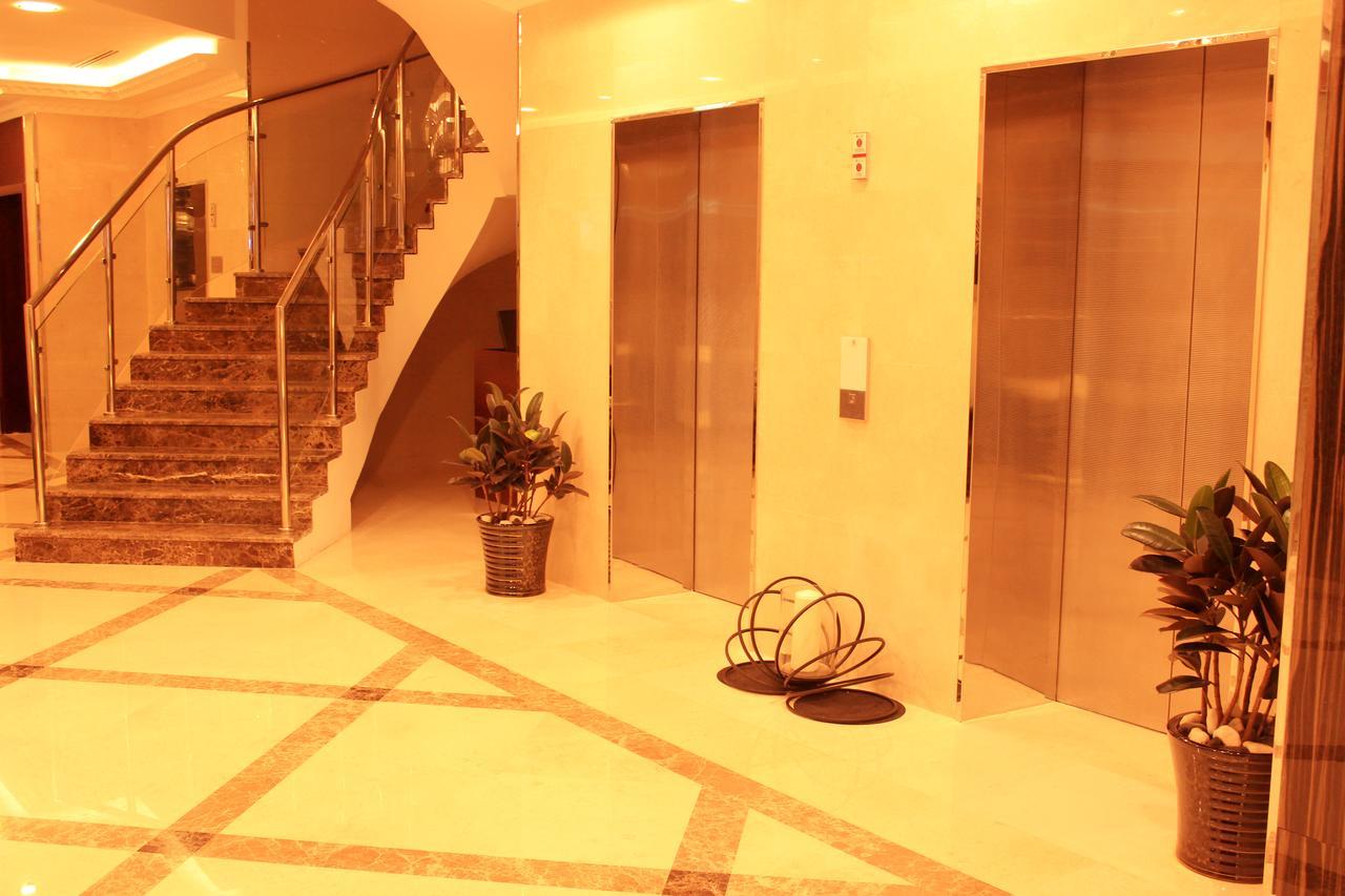 Montreal Naif Hotel Dubai Buitenkant foto