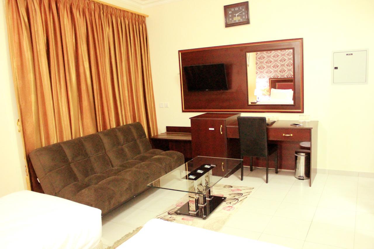 Montreal Naif Hotel Dubai Buitenkant foto