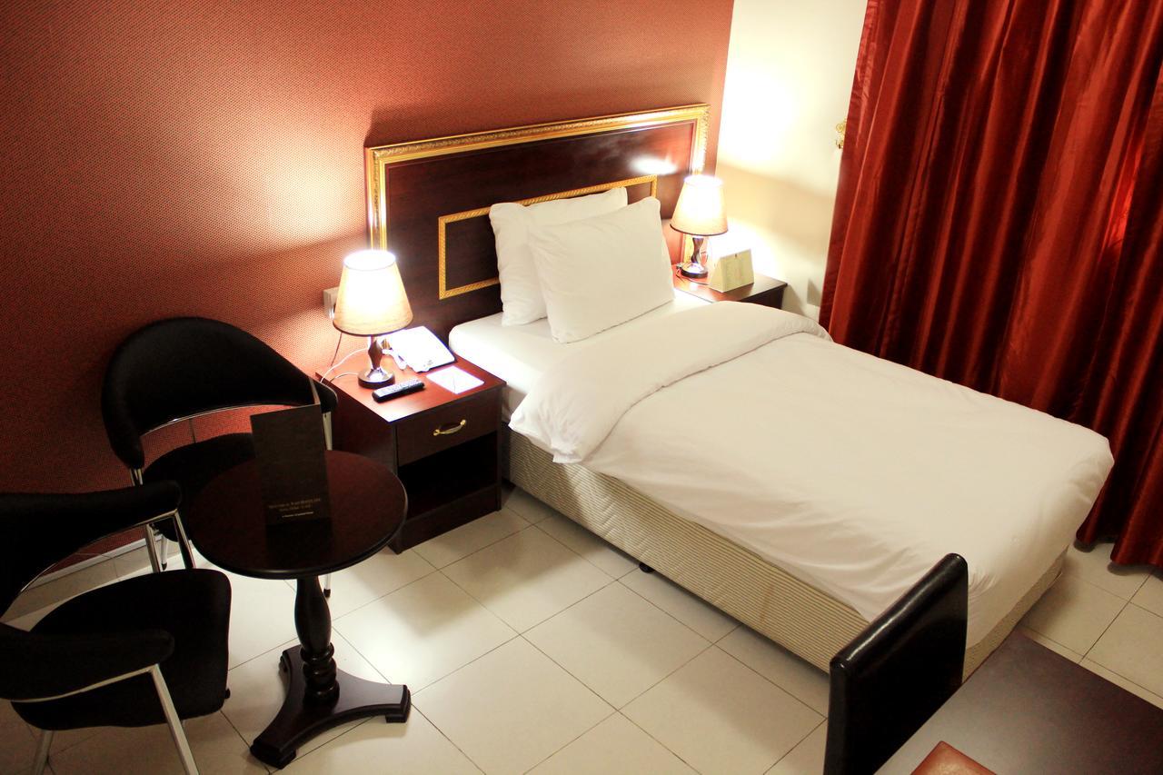 Montreal Naif Hotel Dubai Buitenkant foto