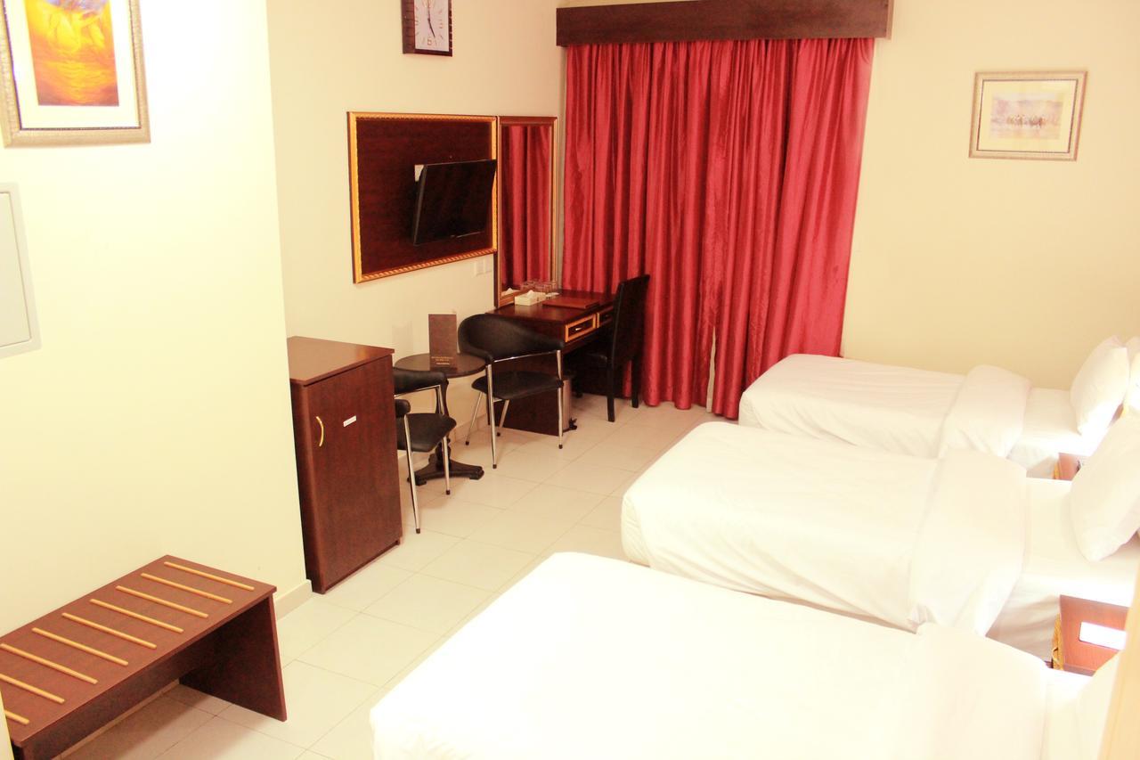 Montreal Naif Hotel Dubai Buitenkant foto