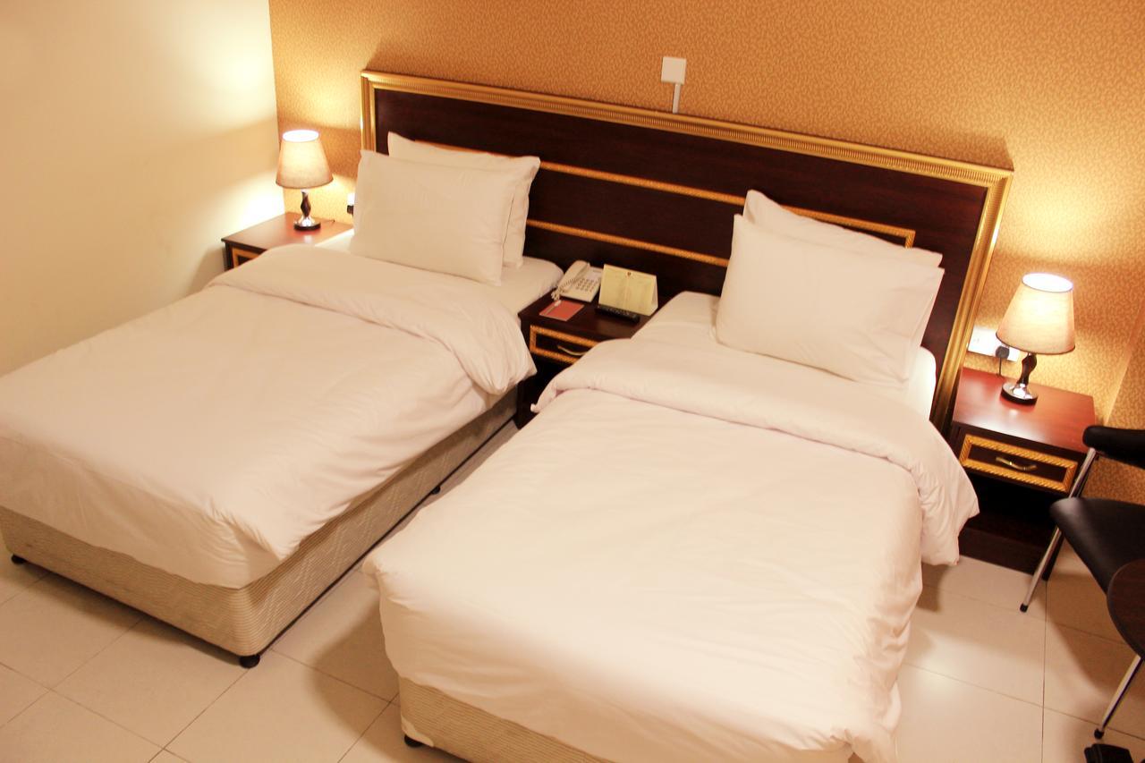 Montreal Naif Hotel Dubai Buitenkant foto