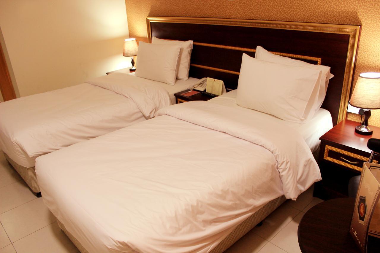 Montreal Naif Hotel Dubai Buitenkant foto
