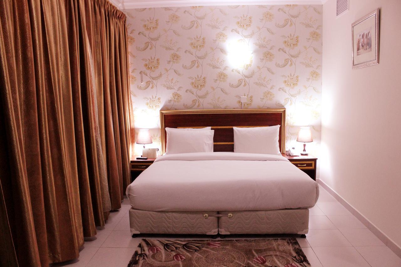 Montreal Naif Hotel Dubai Buitenkant foto