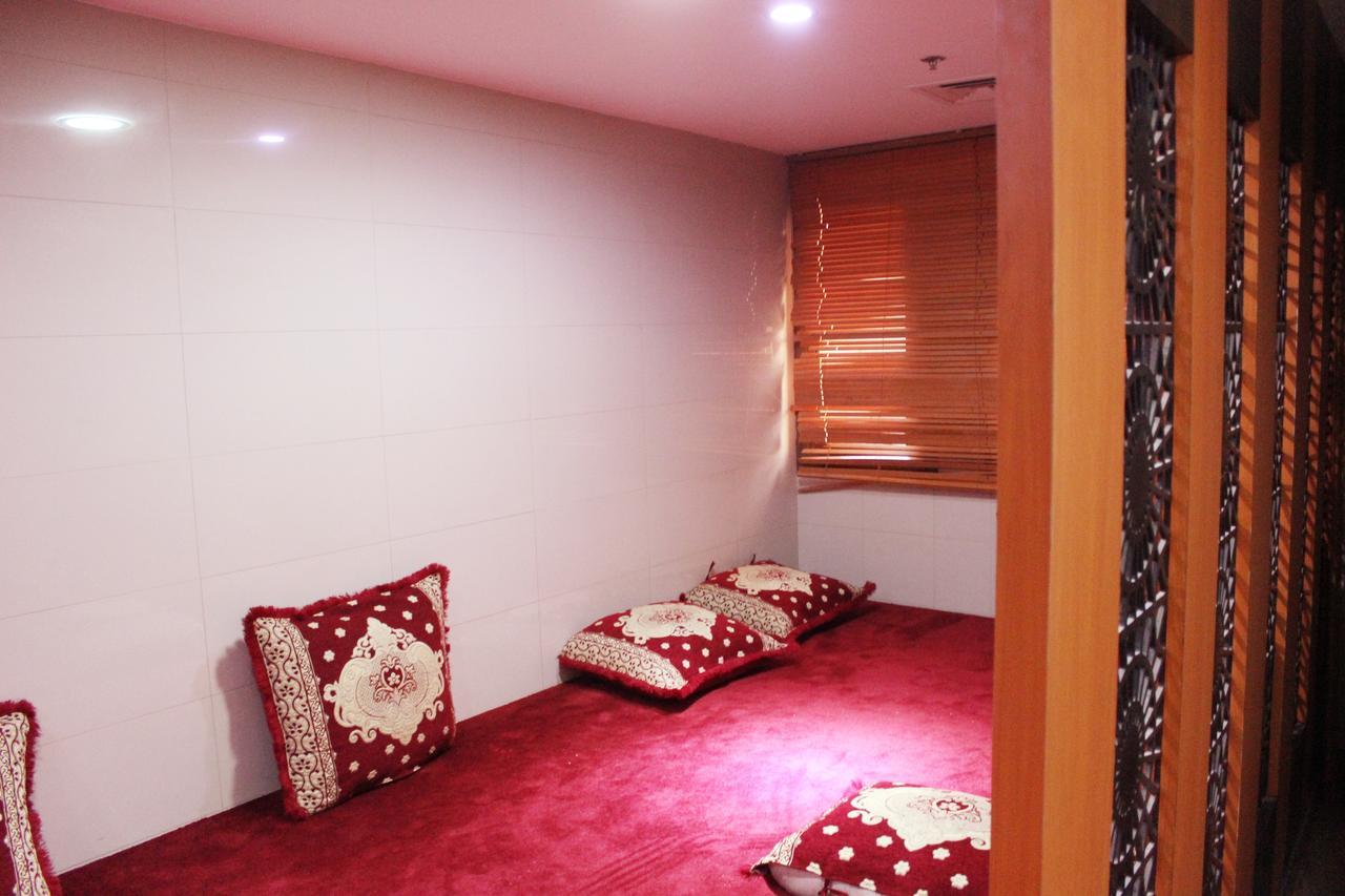 Montreal Naif Hotel Dubai Buitenkant foto