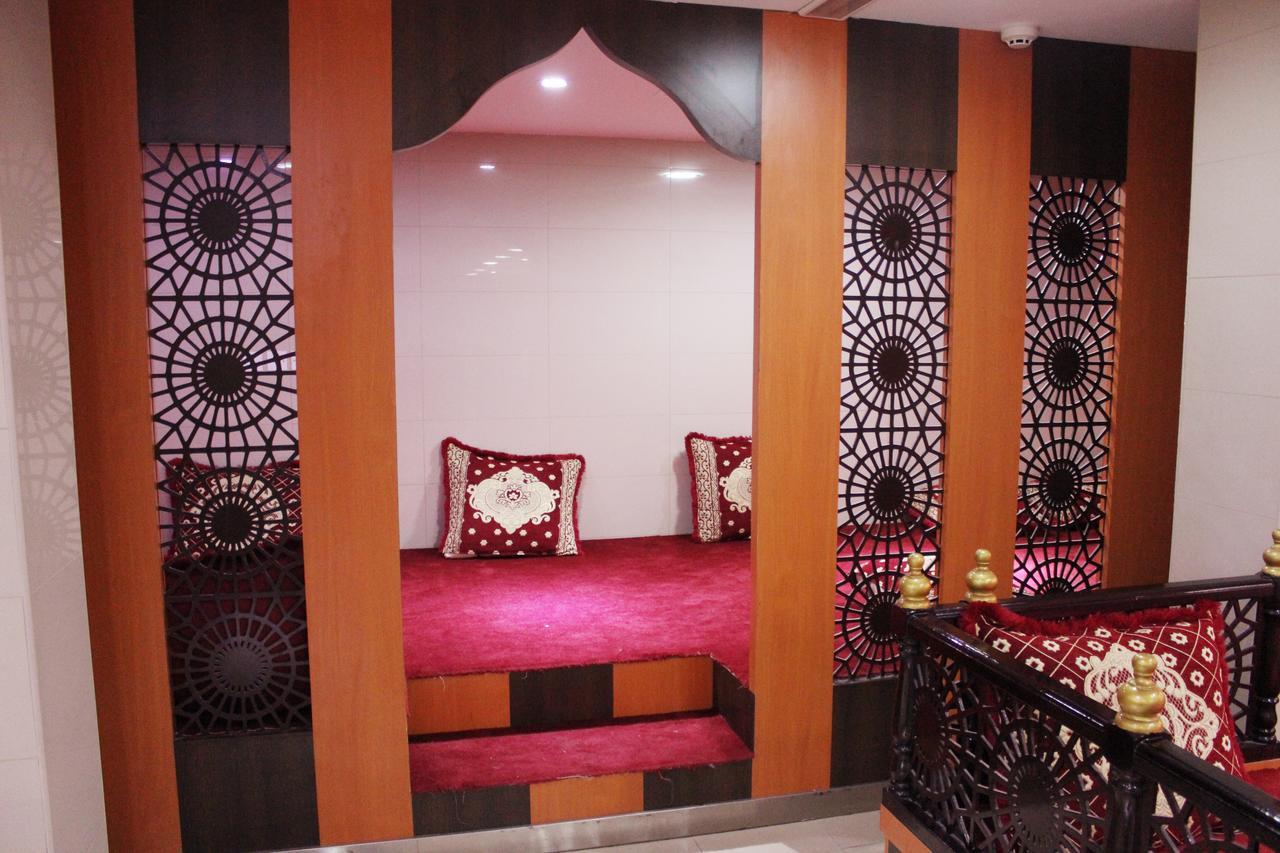 Montreal Naif Hotel Dubai Buitenkant foto